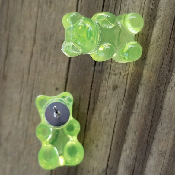 💚NEW LIME GREEN GUMMY BEAR STUDS💚 - Picture 4 of 4